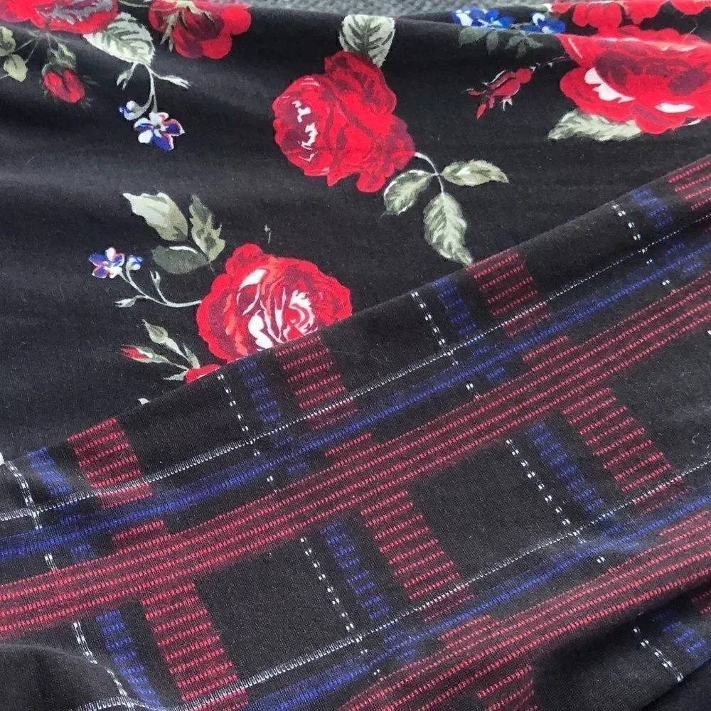 LULA ROE Black and Red Rose Plaid  Long Sleeves Stretchy Fabric Long Size: 2XL - Picture 5 of 7